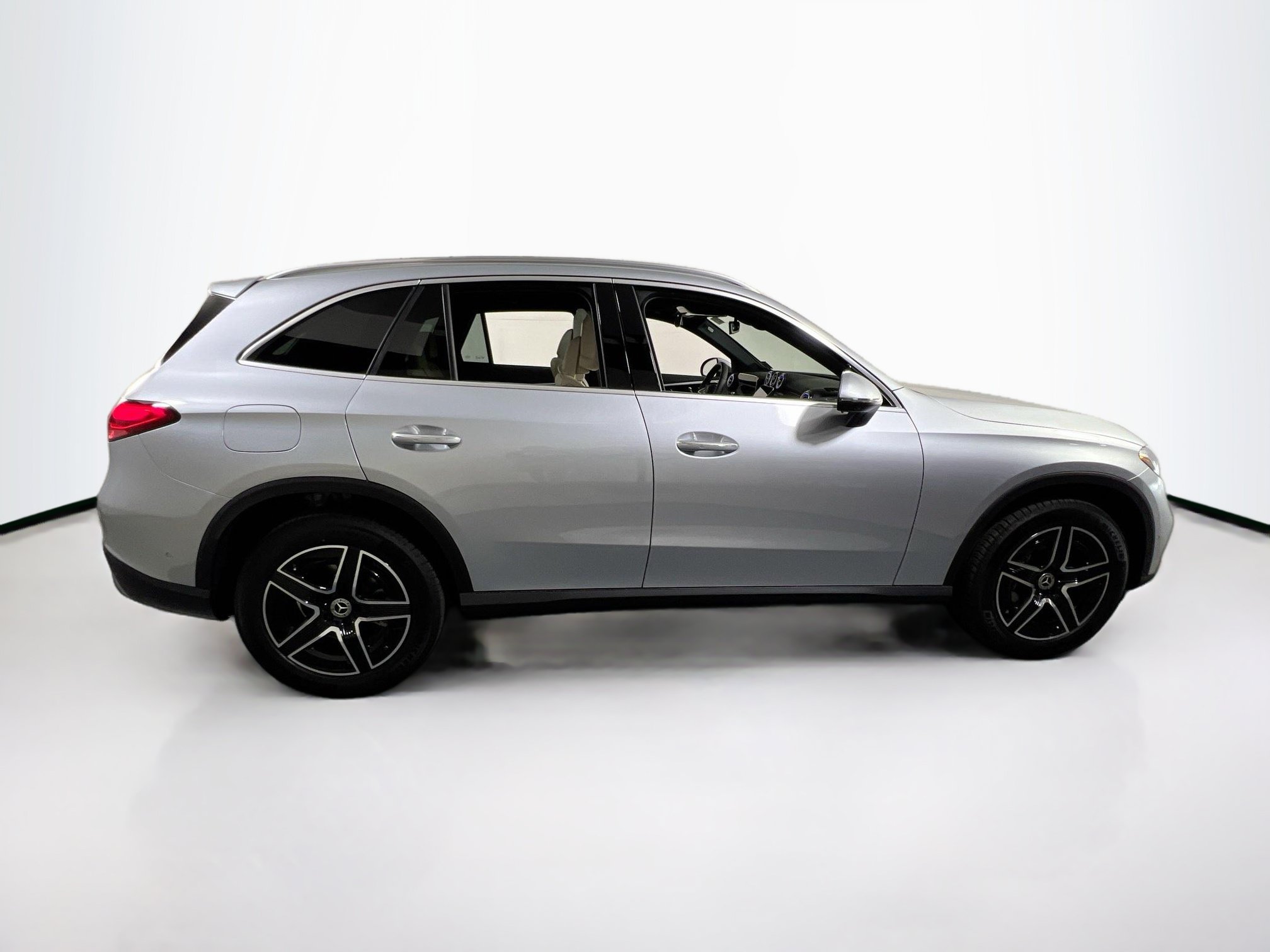 Used 2026 Mercedes-Benz GLC 300 4MATIC image 4