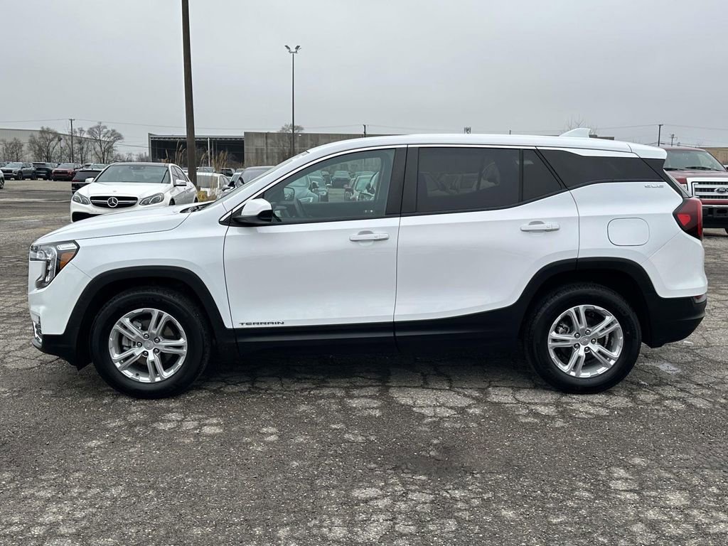 Certified 2023 GMC Terrain SLE image 2