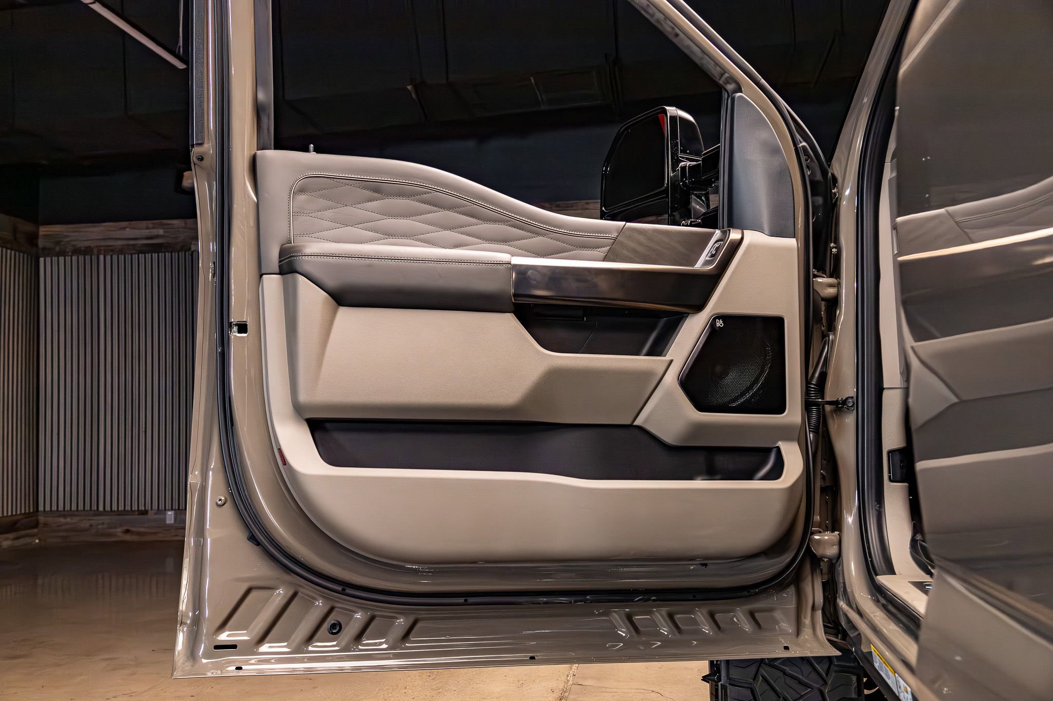 Used 2026 Ford F450 Platinum w/ Platinum Plus Package image 32