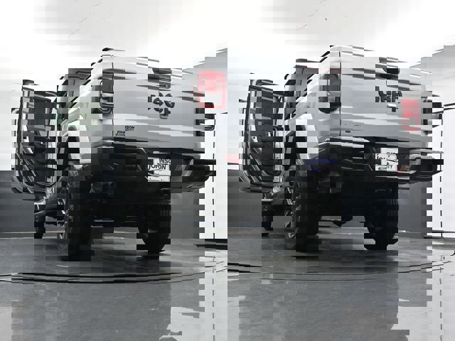 Used 2024 Jeep Gladiator Sport image 40