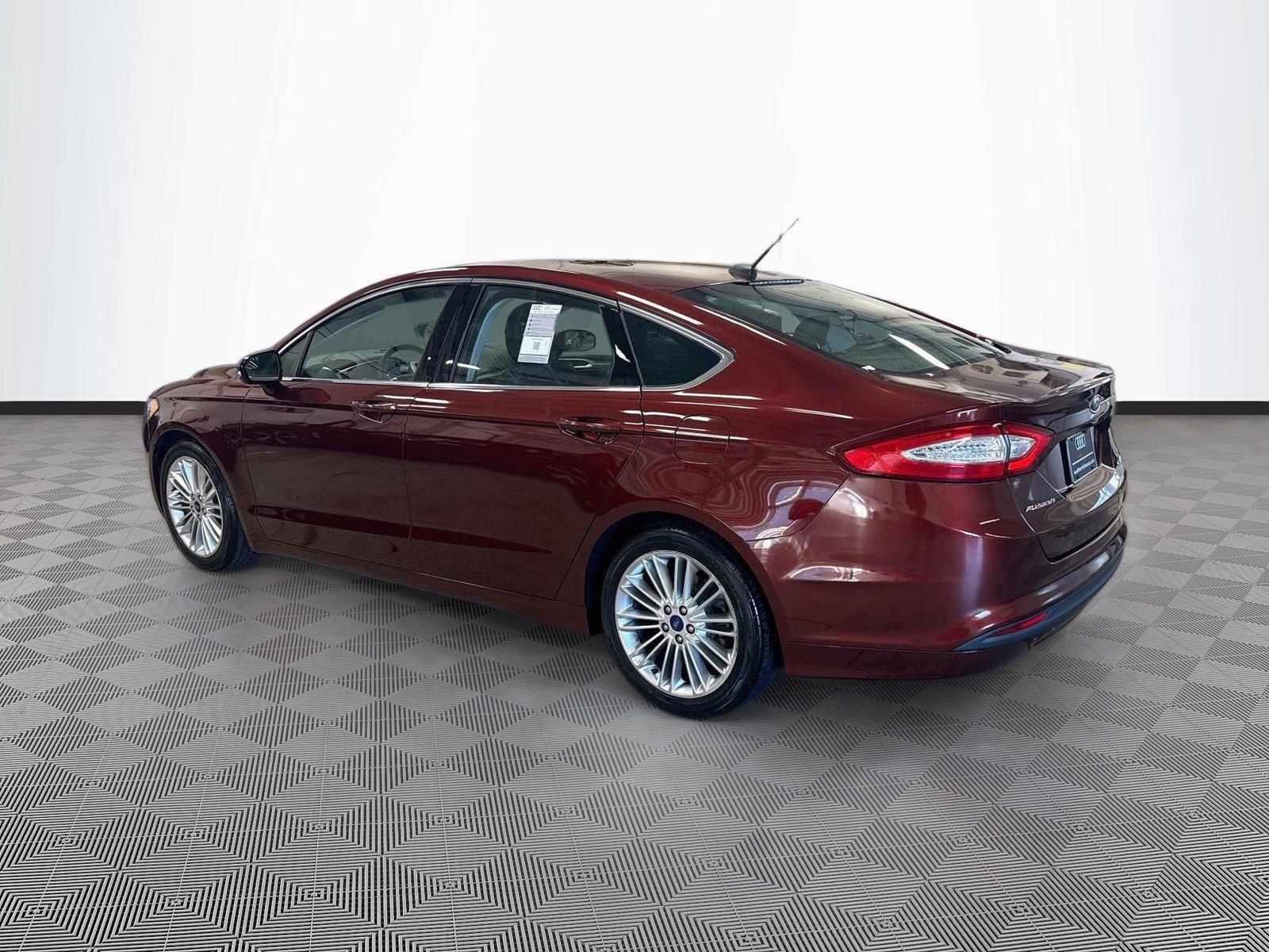 Used 2015 Ford Fusion SE w/ Equipment Group 202A FWD image 5
