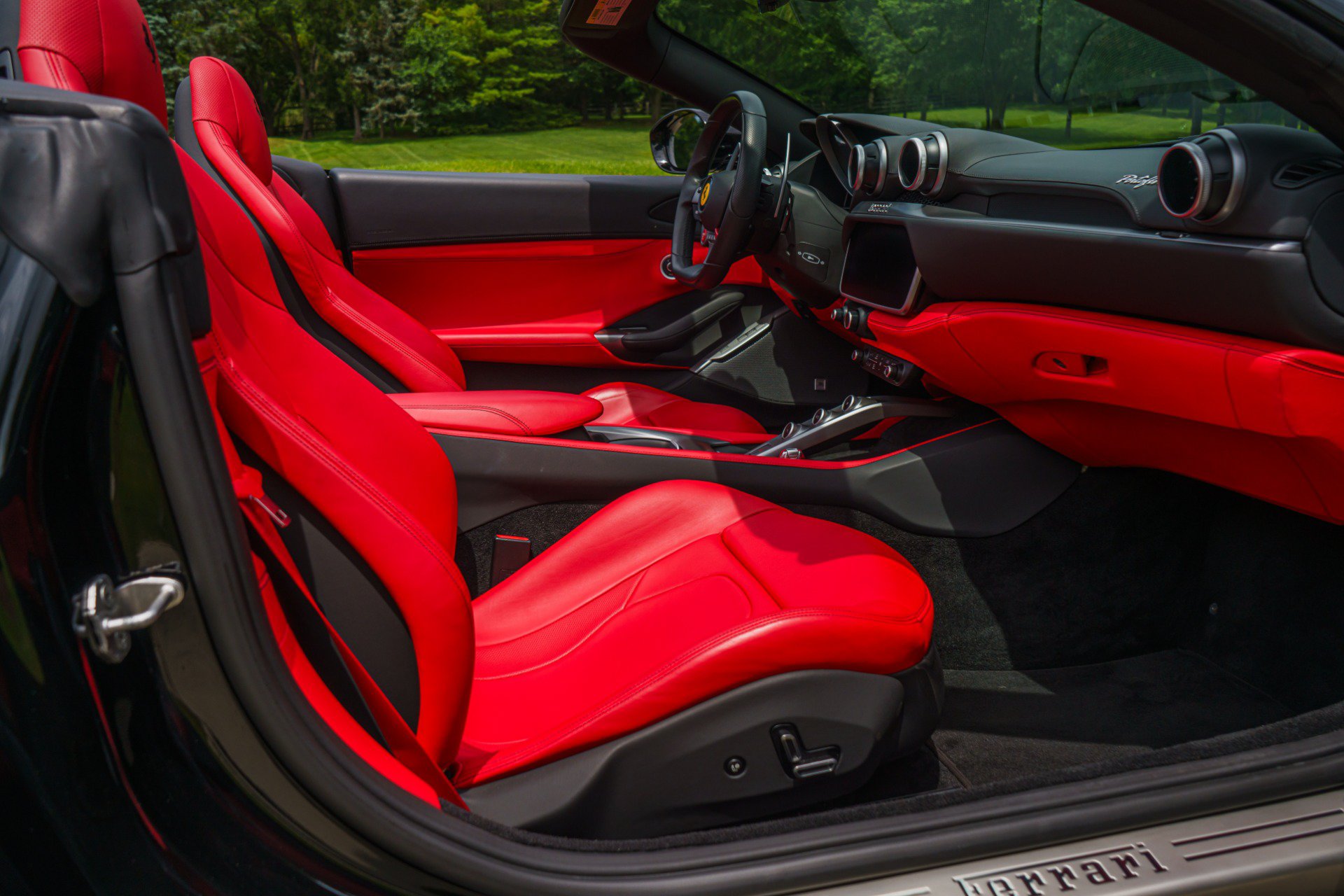 Used 2019 Ferrari Portofino RWD image 47
