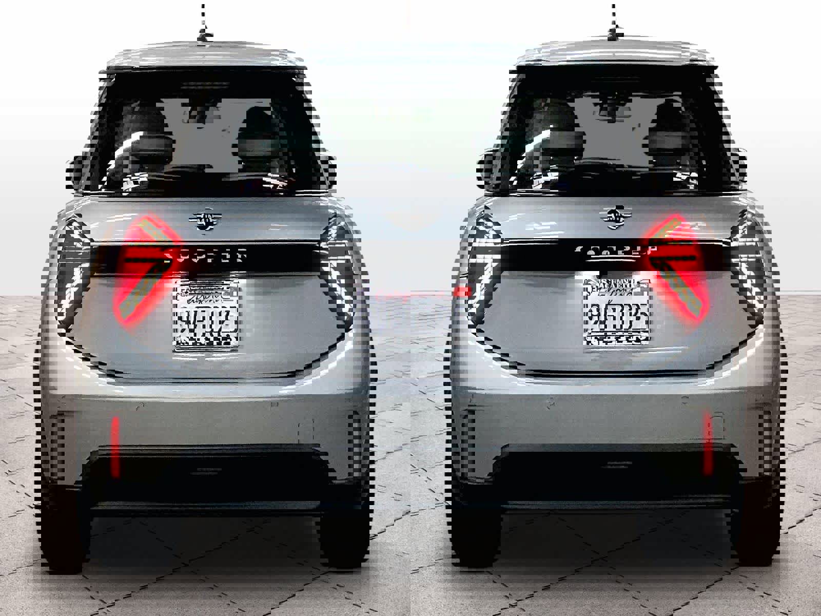 Used 2025 MINI Cooper 2-Door Hardtop image 7