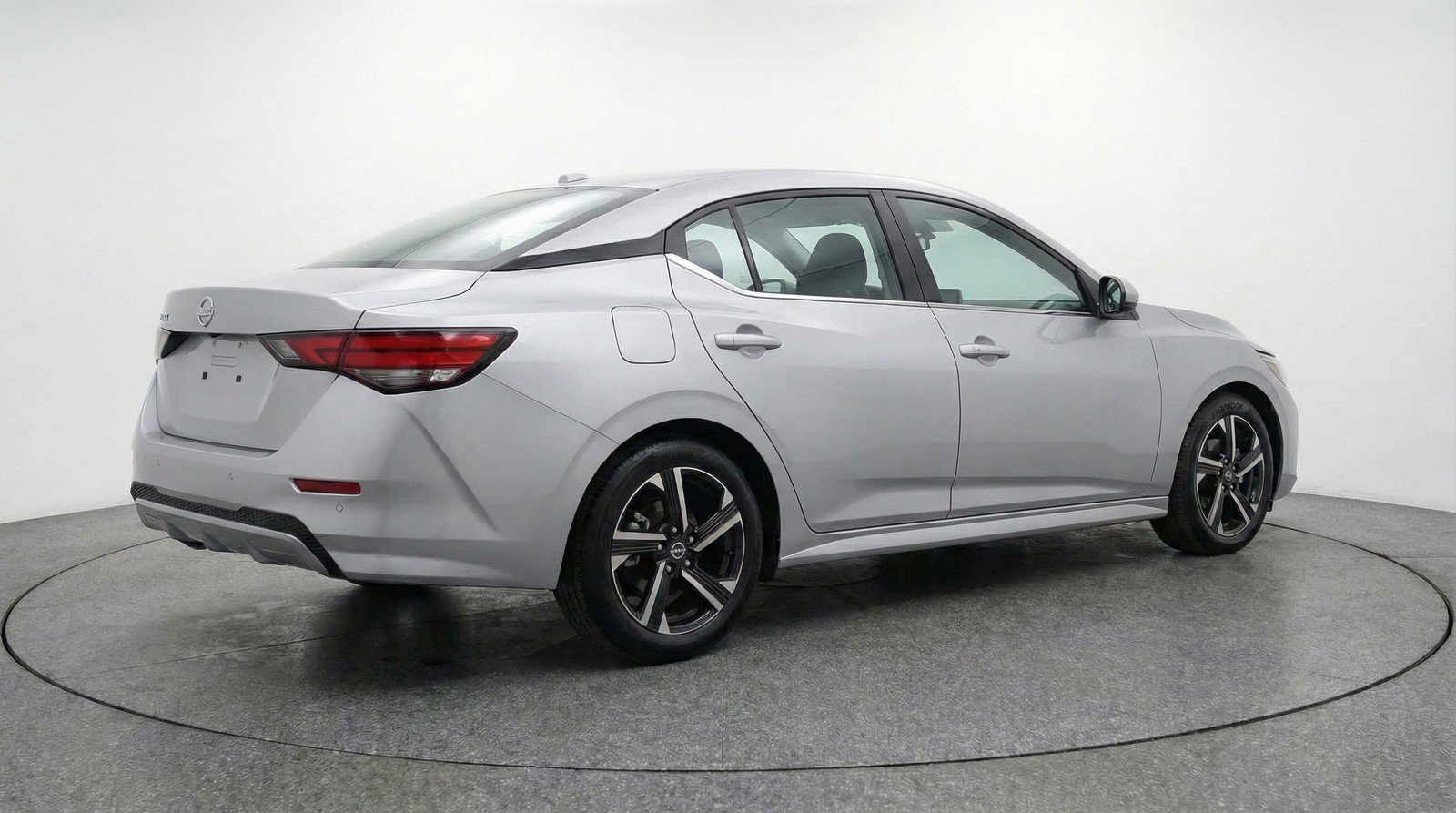 Used 2025 Nissan Sentra SV FWD image 9