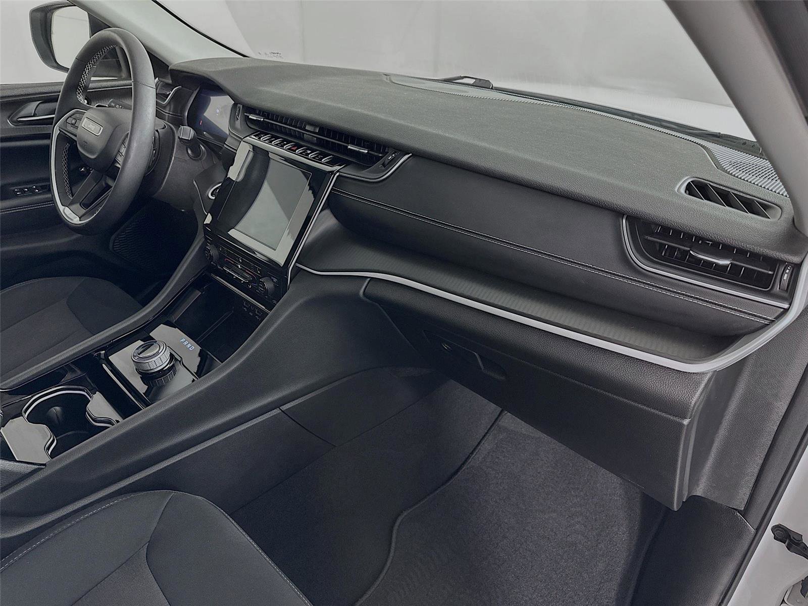 Used 2023 Jeep Grand Cherokee Laredo w/ Luxury Tech Group I image 29