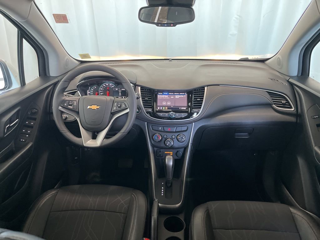 Used 2022 Chevrolet Trax LT w/ LT Convenience Package image 9