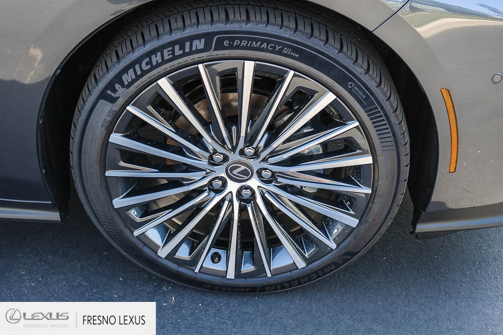 New 2026 Lexus ES 350e w/ Cold Area Package FWD image 9