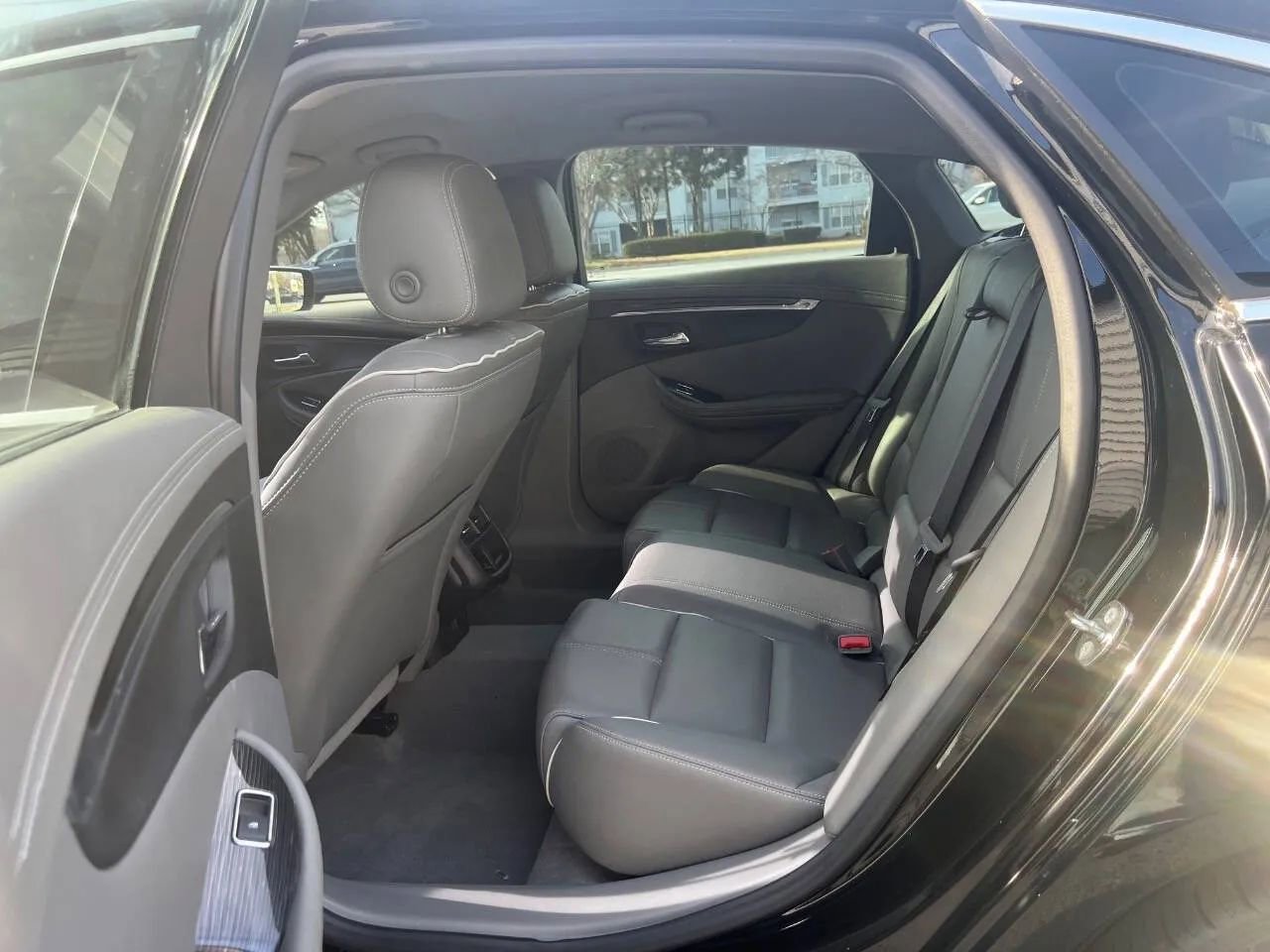 Used 2018 Chevrolet Impala Premier FWD image 25