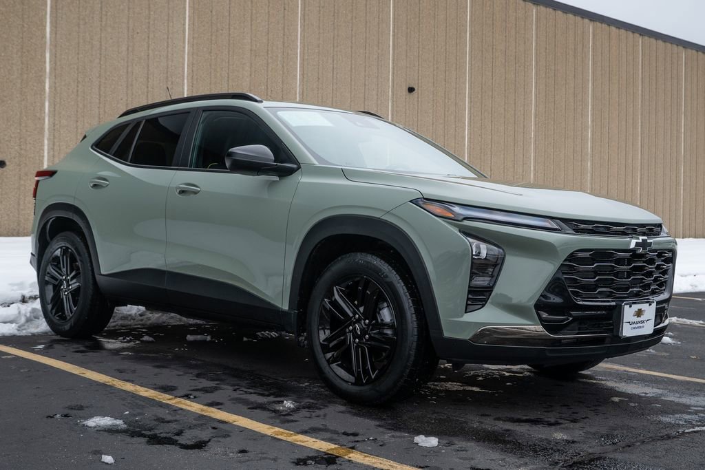 Used 2025 Chevrolet Trax ACTIV w/ Driver Confidence Package image 2