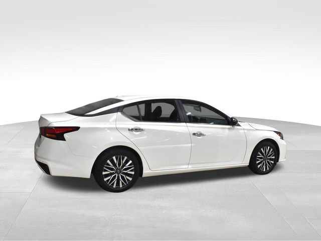 Used 2025 Nissan Altima 2.5 SV FWD image 9