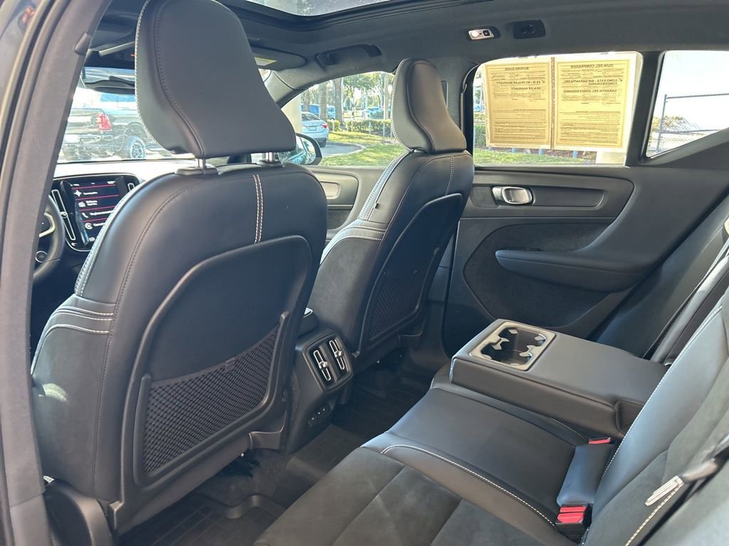 Used 2022 Volvo XC40 T5 R-Design w/ Advanced Package image 37