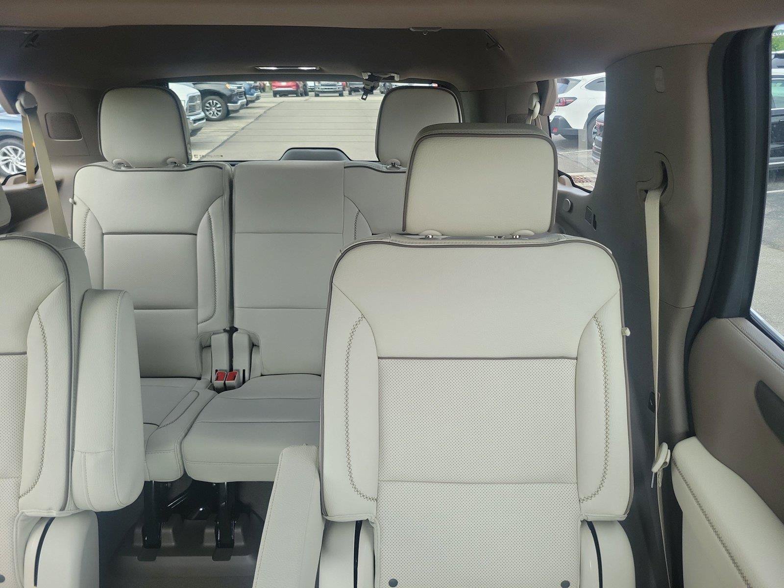 New 2026 GMC Yukon Denali w/ Denali Reserve Package AWD/4WD image 14