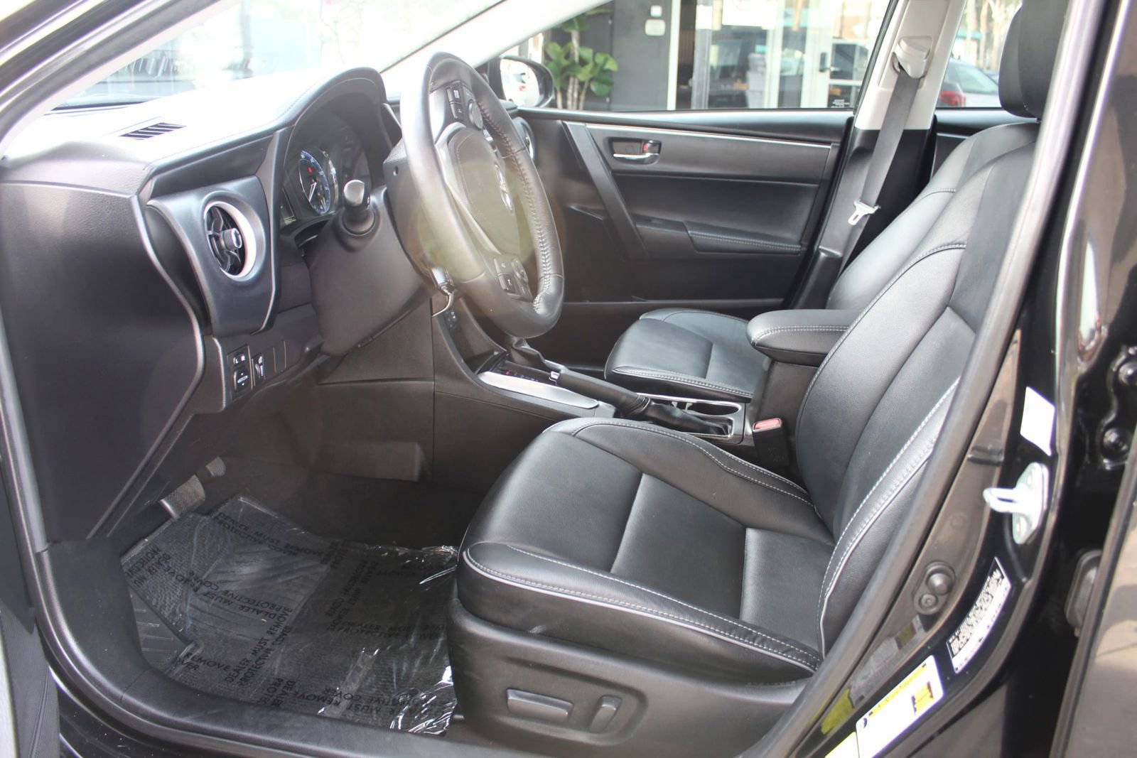 Used 2018 Toyota Corolla XLE w/ Carpet Mat Package (TMS) FWD image 9