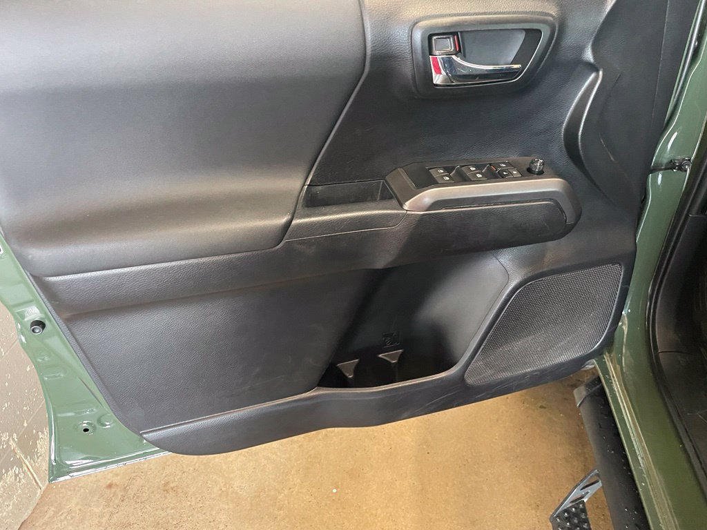 Used 2021 Toyota Tacoma TRD Sport w/ Technology Package RWD image 9