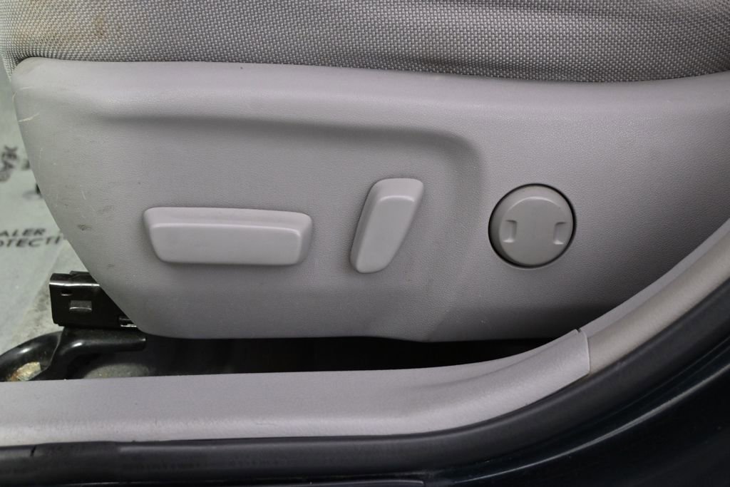 Used 2015 Toyota Camry LE image 14