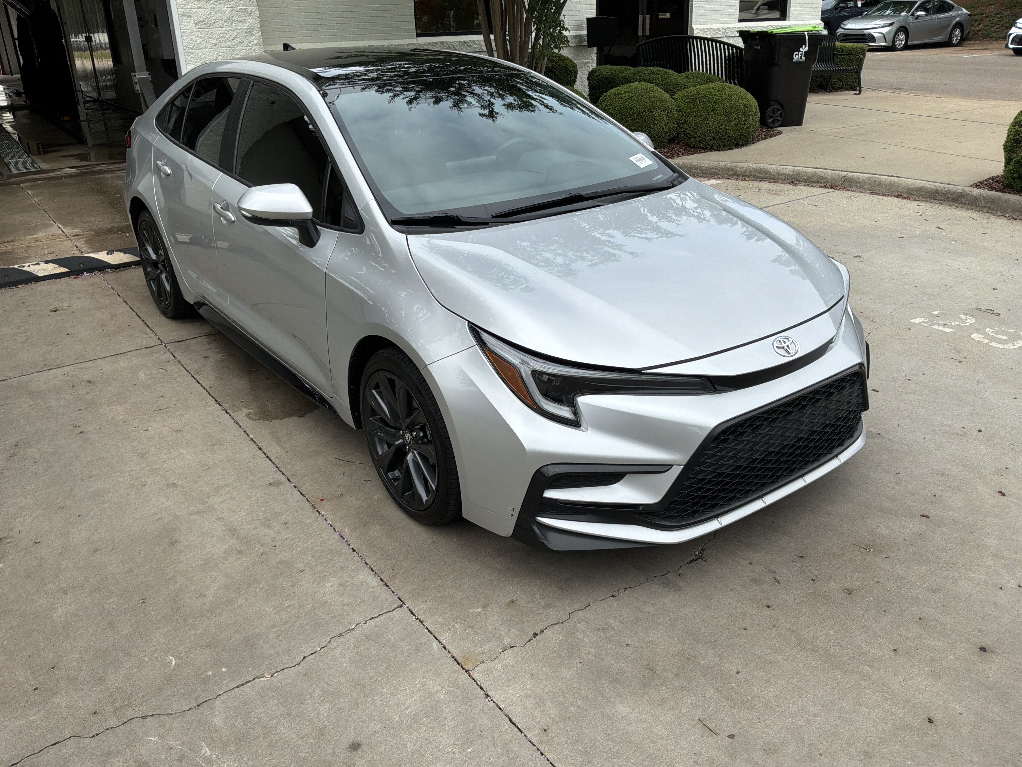 Used 2023 Toyota Corolla SE FWD image 2