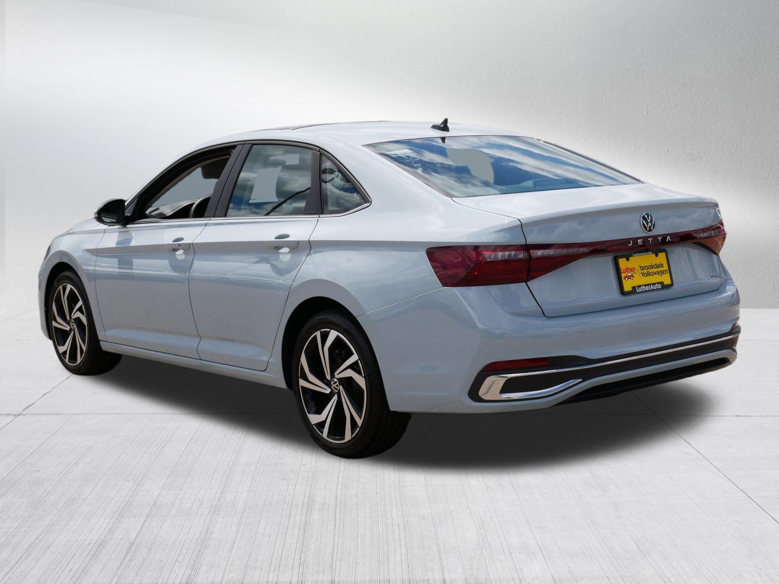 Used 2026 Volkswagen Jetta SEL FWD image 5