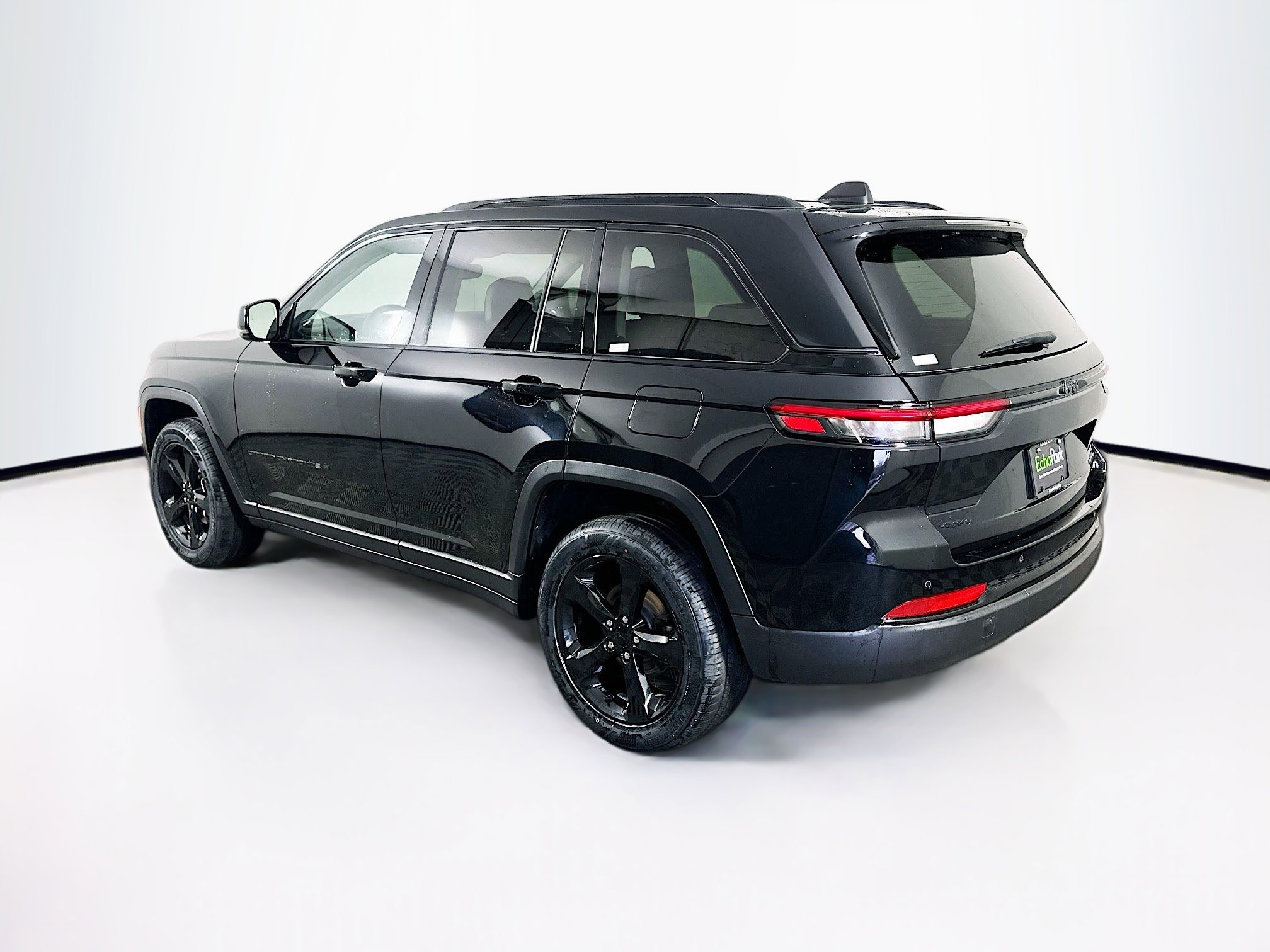 Used 2023 Jeep Grand Cherokee Limited w/ Black Appearance Package image 5