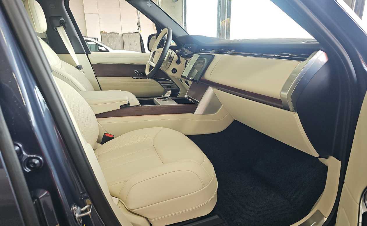 Used 2026 Land Rover Range Rover SE AWD/4WD image 8