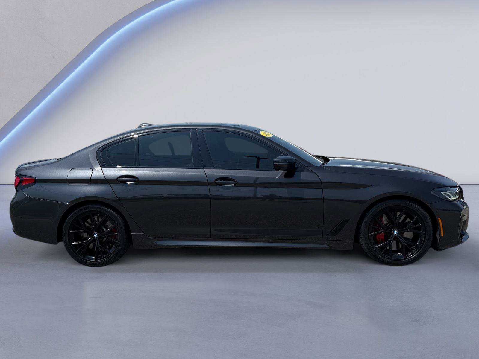 Used 2022 BMW M550i xDrive w/ Executive Package AWD/4WD image 2