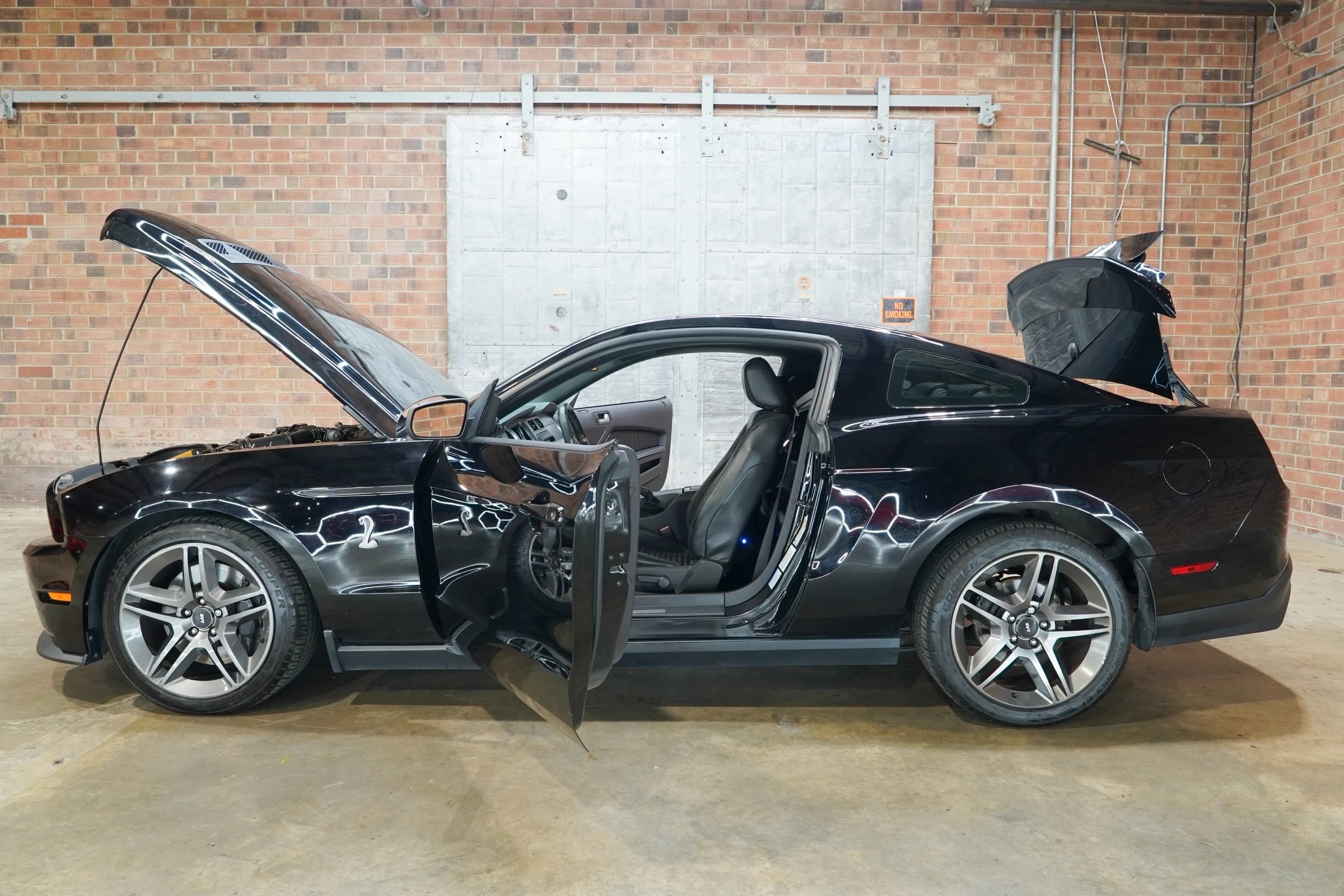 Used 2010 Ford Mustang Shelby GT500 RWD image 26