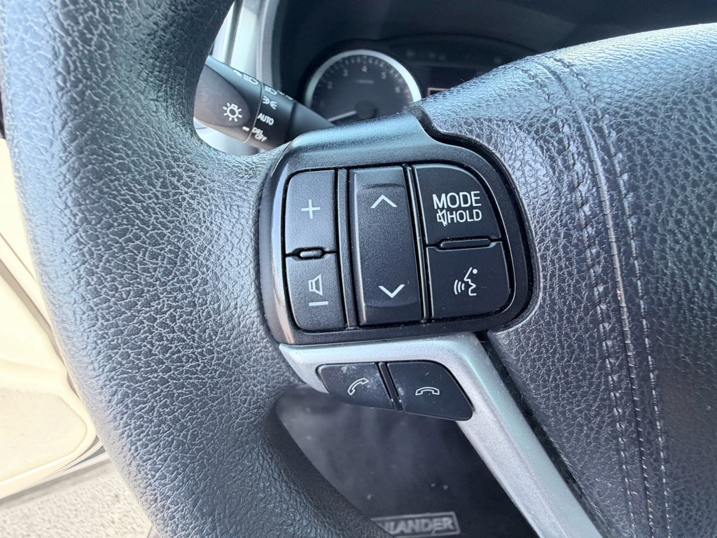 Used 2019 Toyota Highlander LE FWD image 13