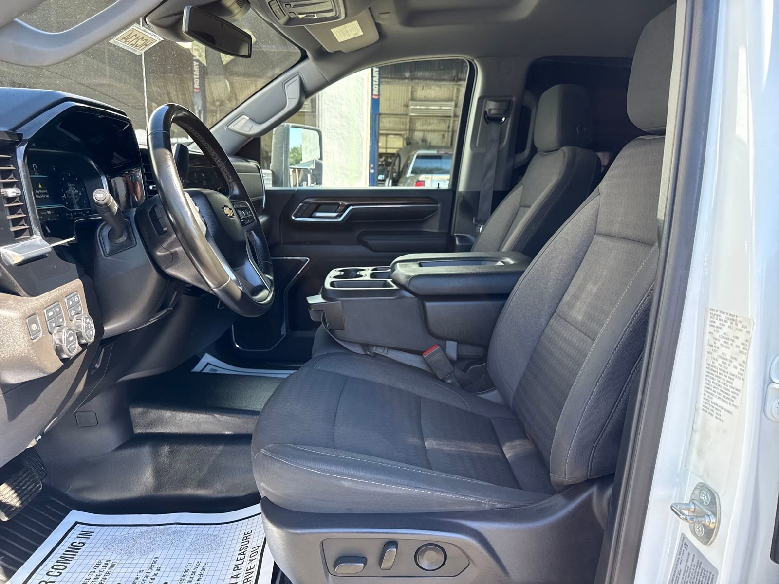 Used 2024 Chevrolet Silverado 3500 LT w/ Convenience Package image 9