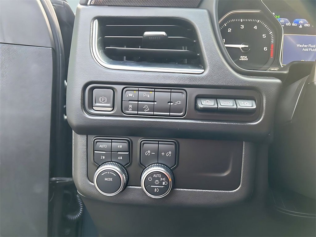 Used 2021 GMC Yukon AT4 image 16