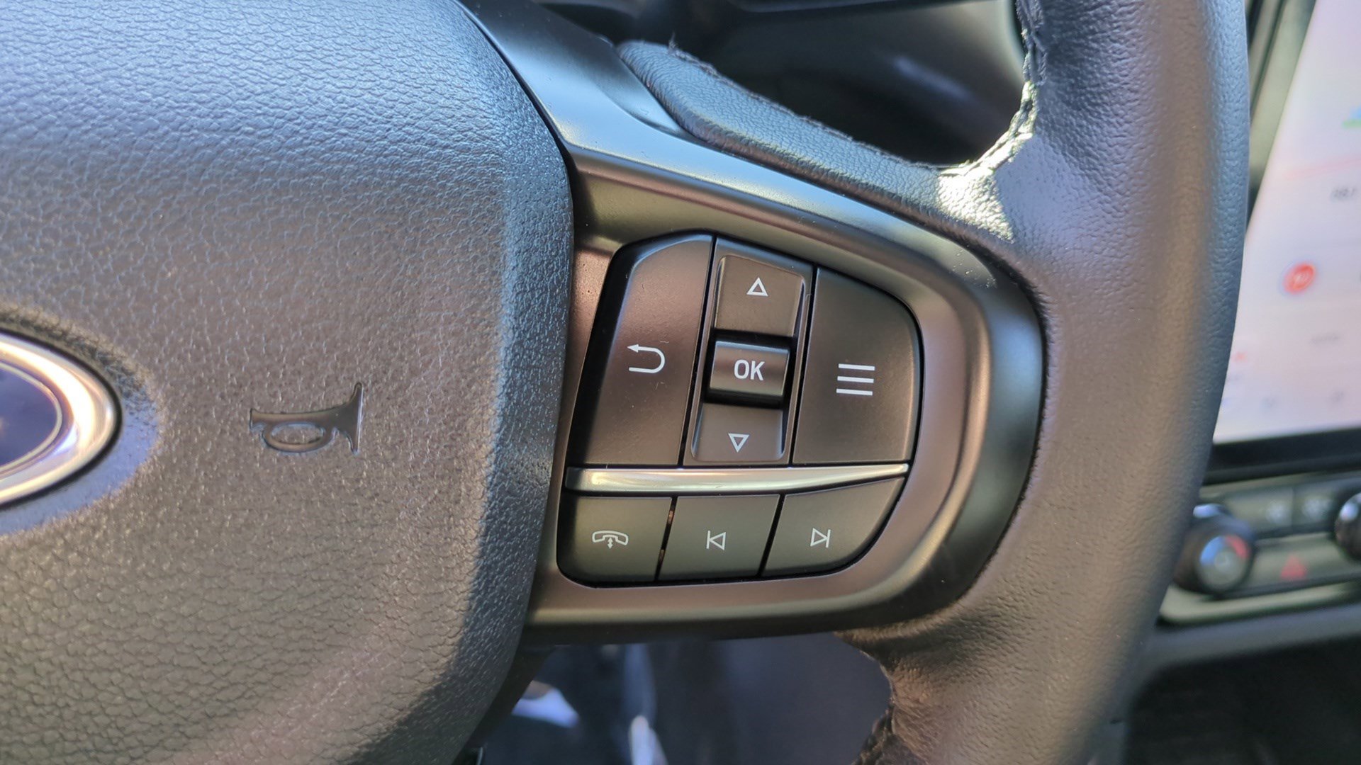 Used 2025 Ford Ranger Lariat w/ Black Appearance Package image 18