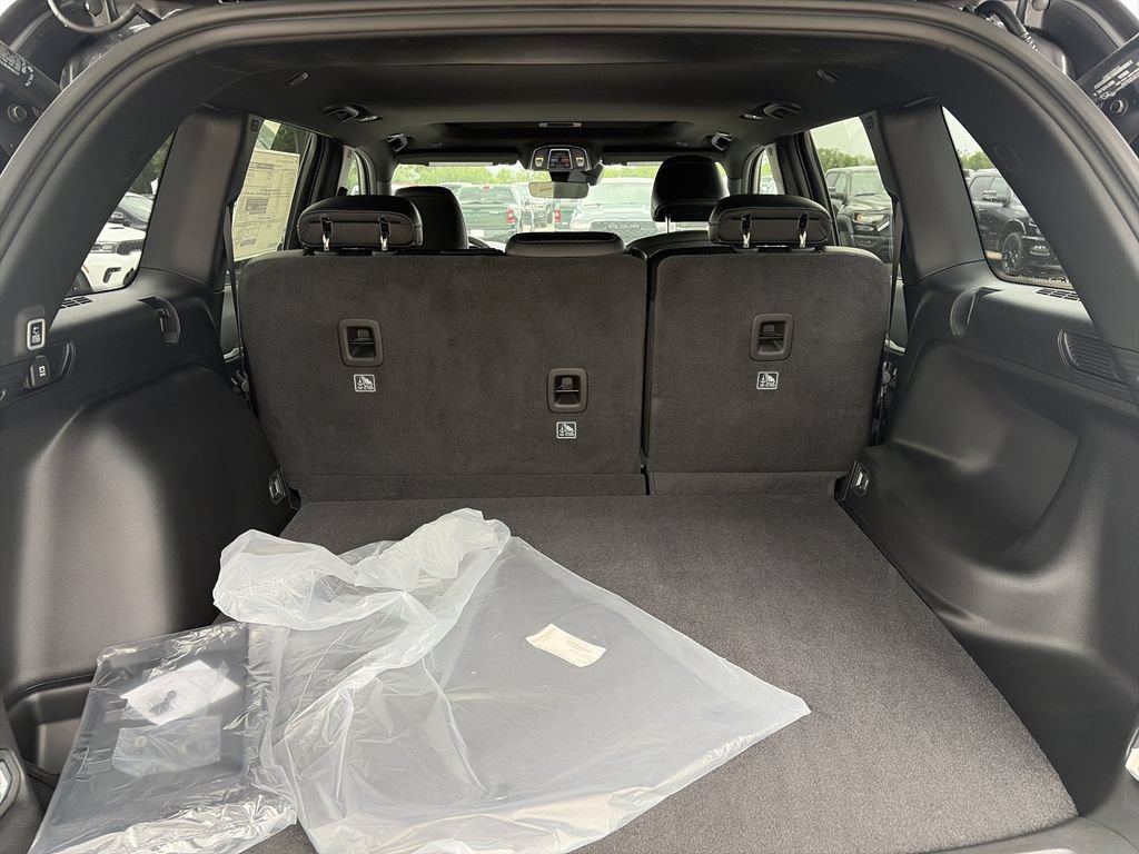 New 2026 Jeep Grand Cherokee Altitude RWD image 33