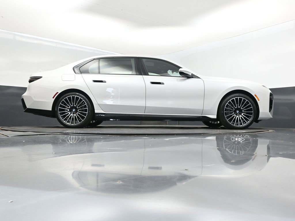 New 2026 BMW 750e xDrive image 24