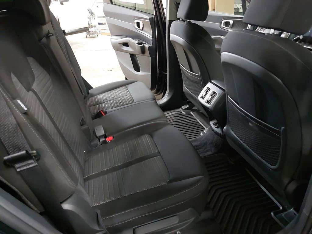 New 2026 Kia Sorento LX FWD image 11