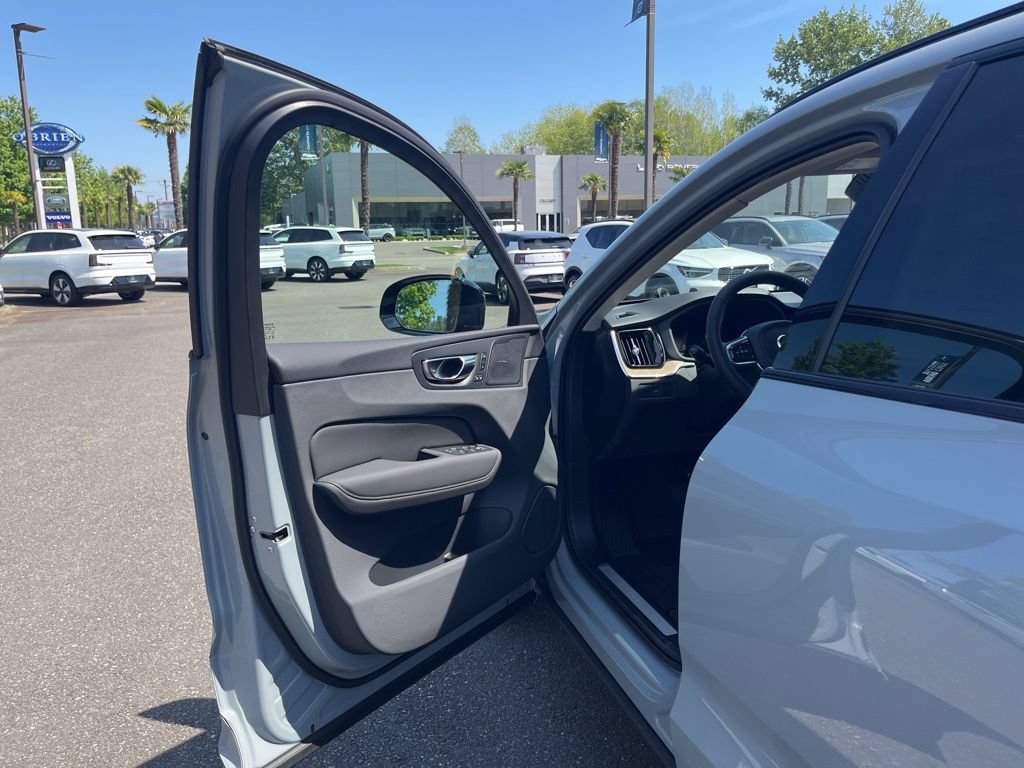 New 2026 Volvo XC60 B5 Ultra w/ Protection Package Premier AWD/4WD image 10