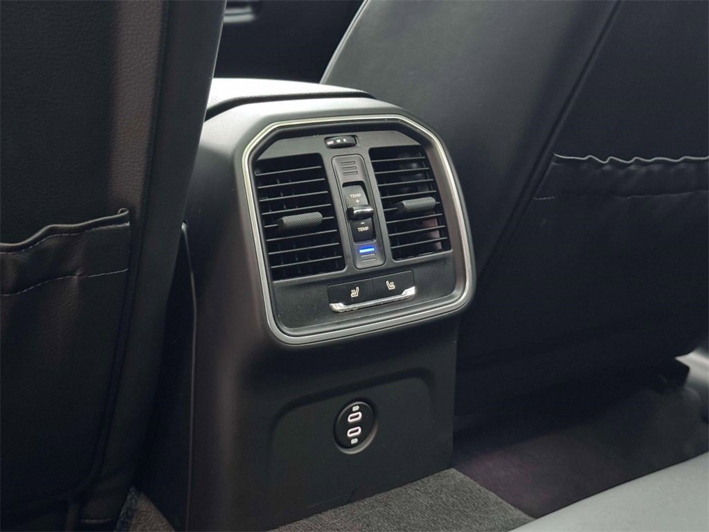 Used 2025 Porsche Macan Turbo image 27