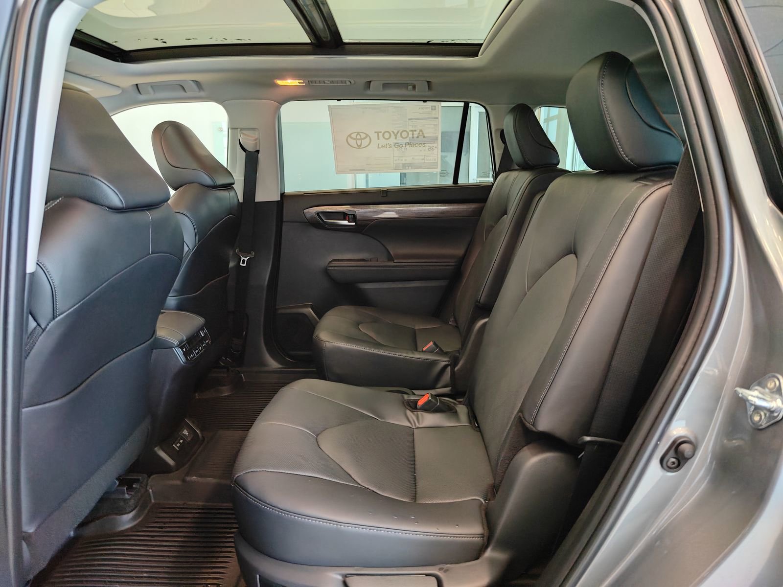 New 2026 Toyota Highlander Platinum image 13