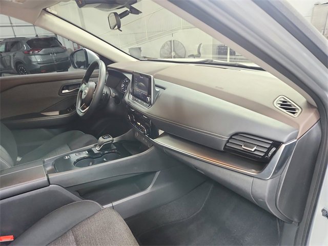 Used 2022 Nissan Rogue SV image 34