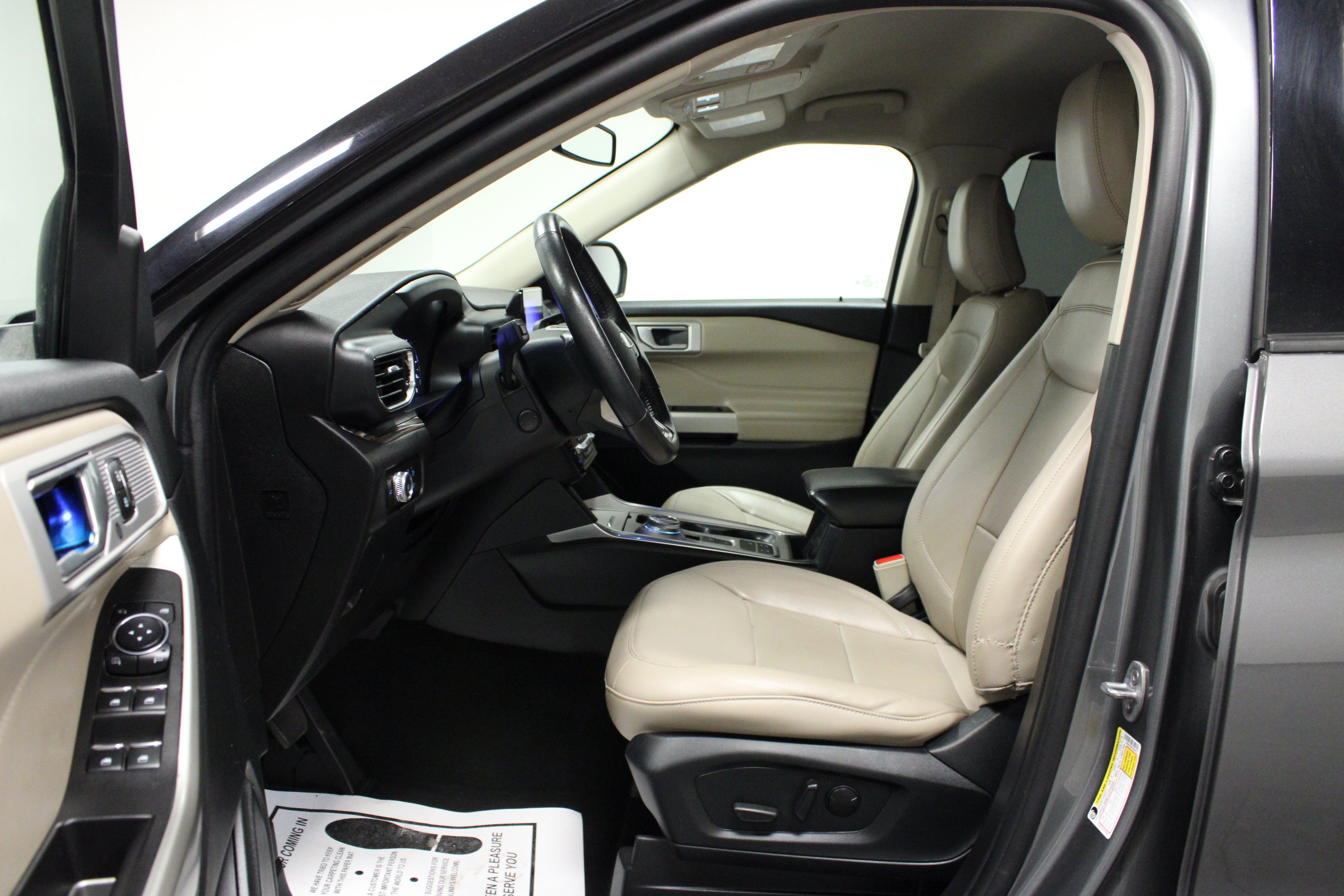 Used 2023 Ford Explorer Limited w/ Equipment Group 301A RWD image 12