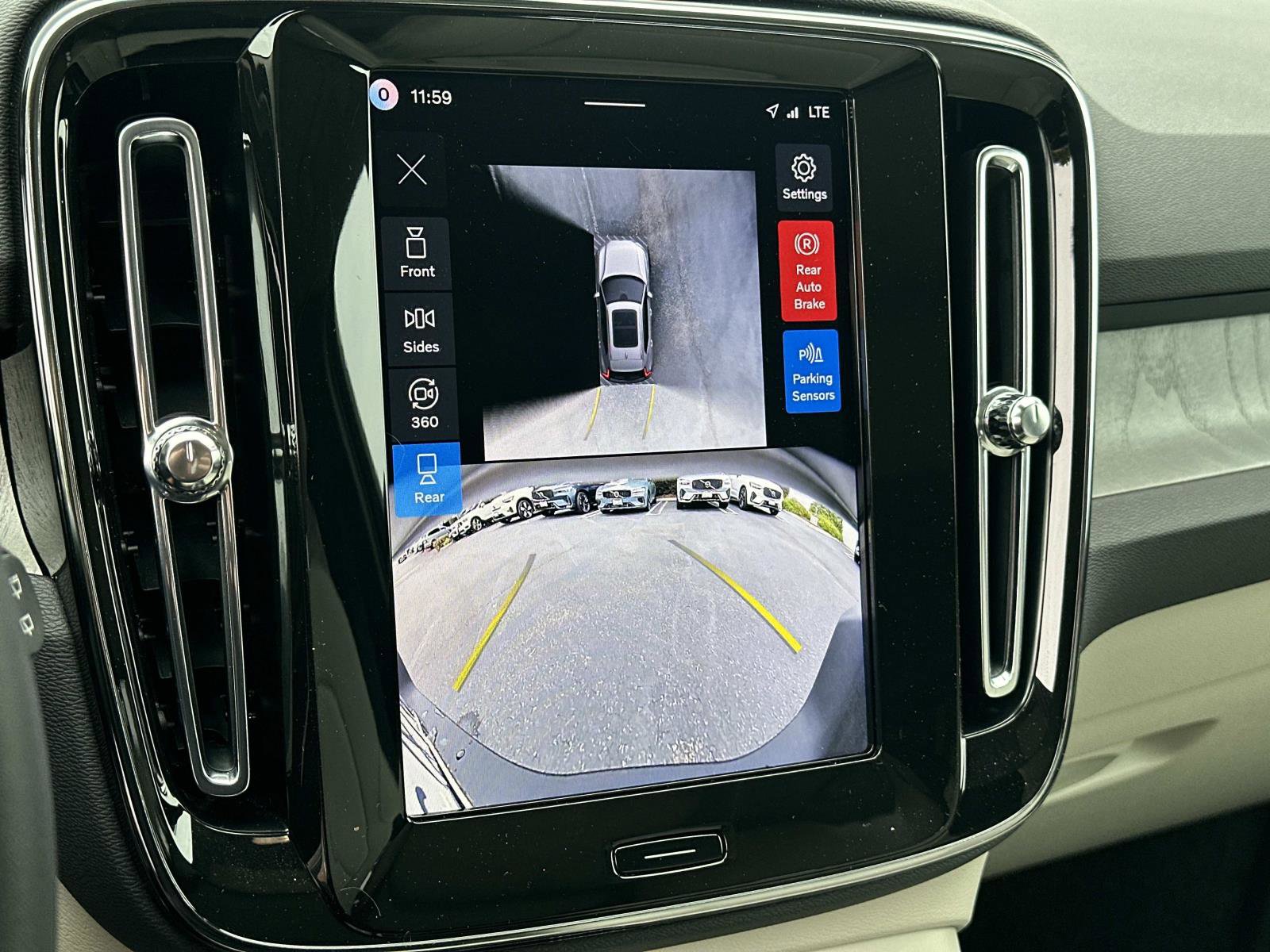 Certified 2026 Volvo XC40 B5 Plus w/ Protection Package Premier image 15