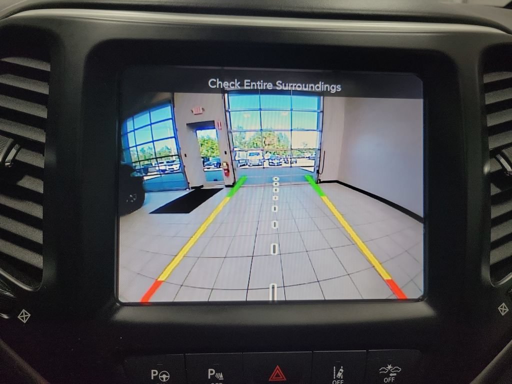 Certified 2018 Jeep Cherokee Overland w/ Technology Group AWD/4WD image 42