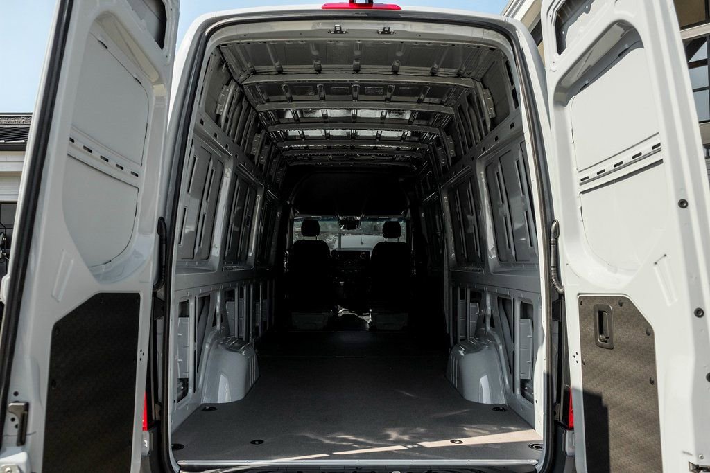 Used 2025 Mercedes-Benz Sprinter 2500 image 11
