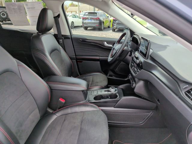 Certified 2022 Ford Escape SEL w/ SEL Stealth AWD Package image 16