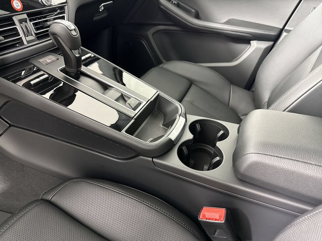 New 2026 Porsche Macan AWD/4WD image 31