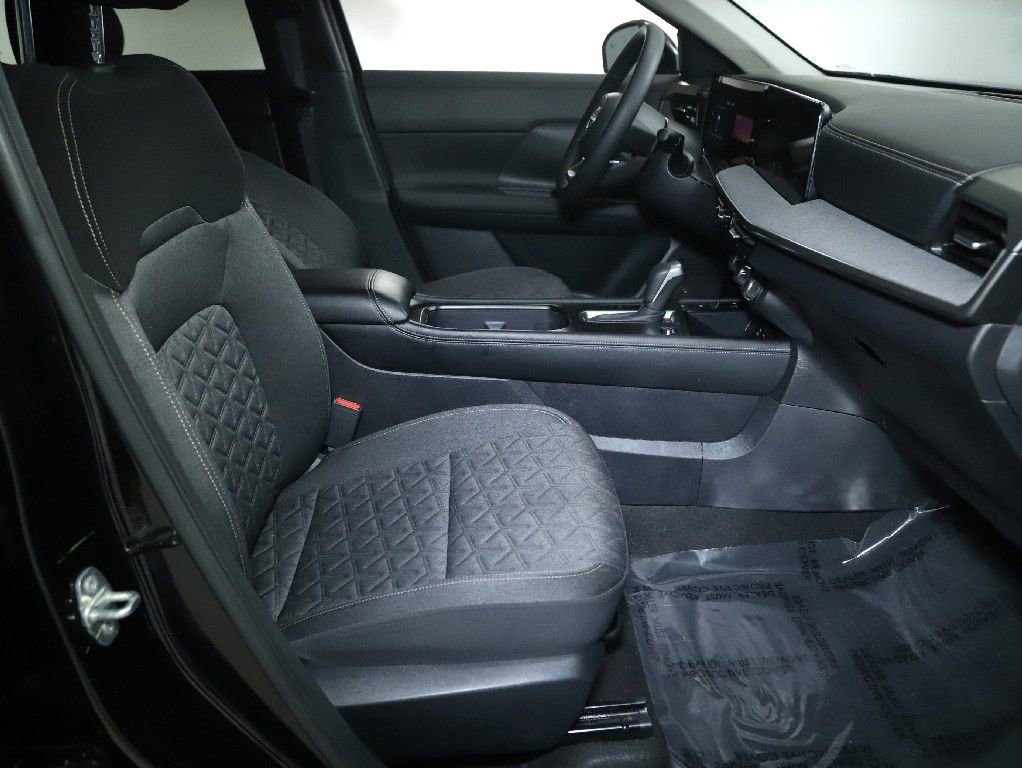 Certified 2025 Nissan Kicks SV image 32