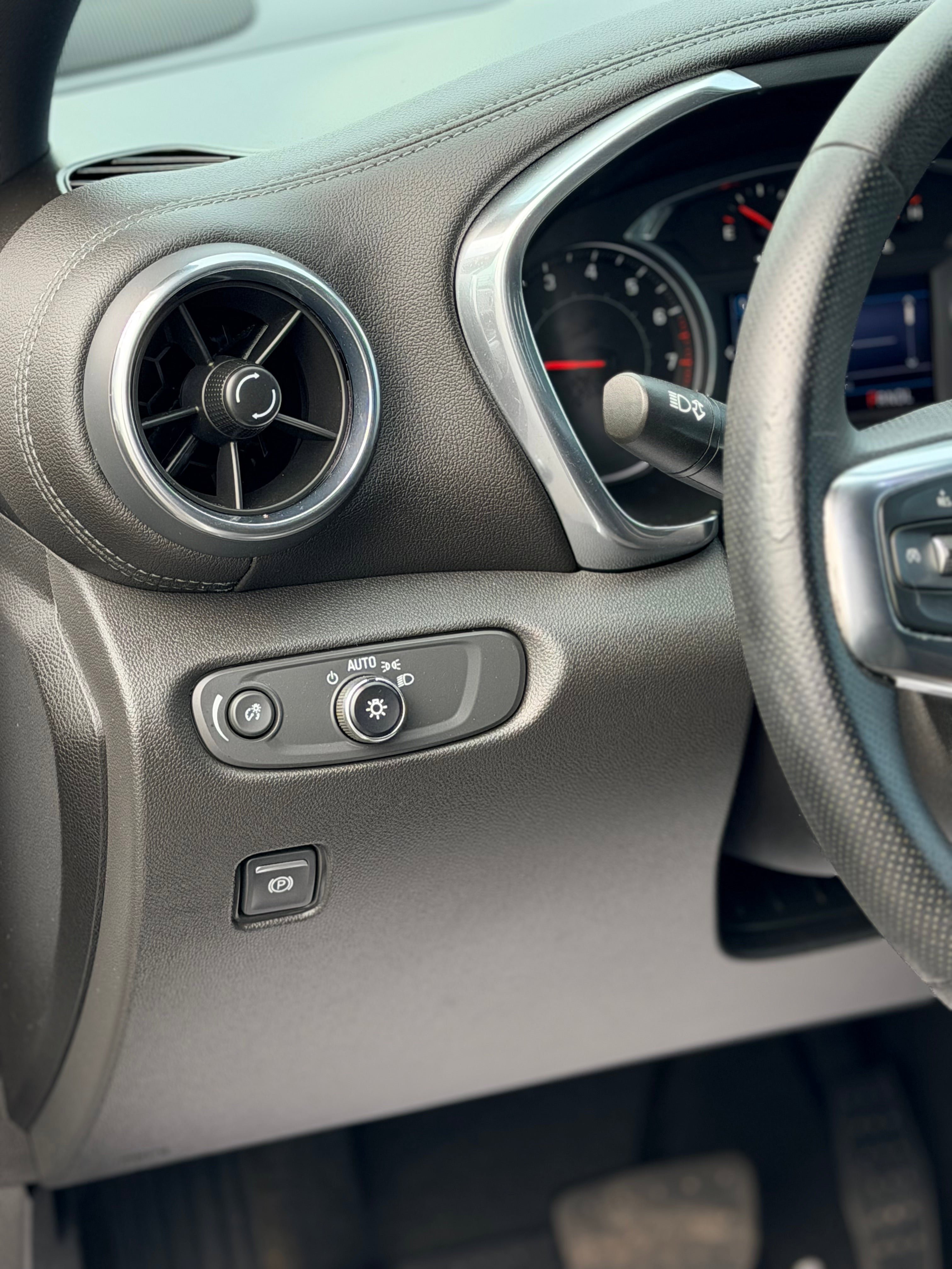 Used 2022 Chevrolet Blazer LT image 13