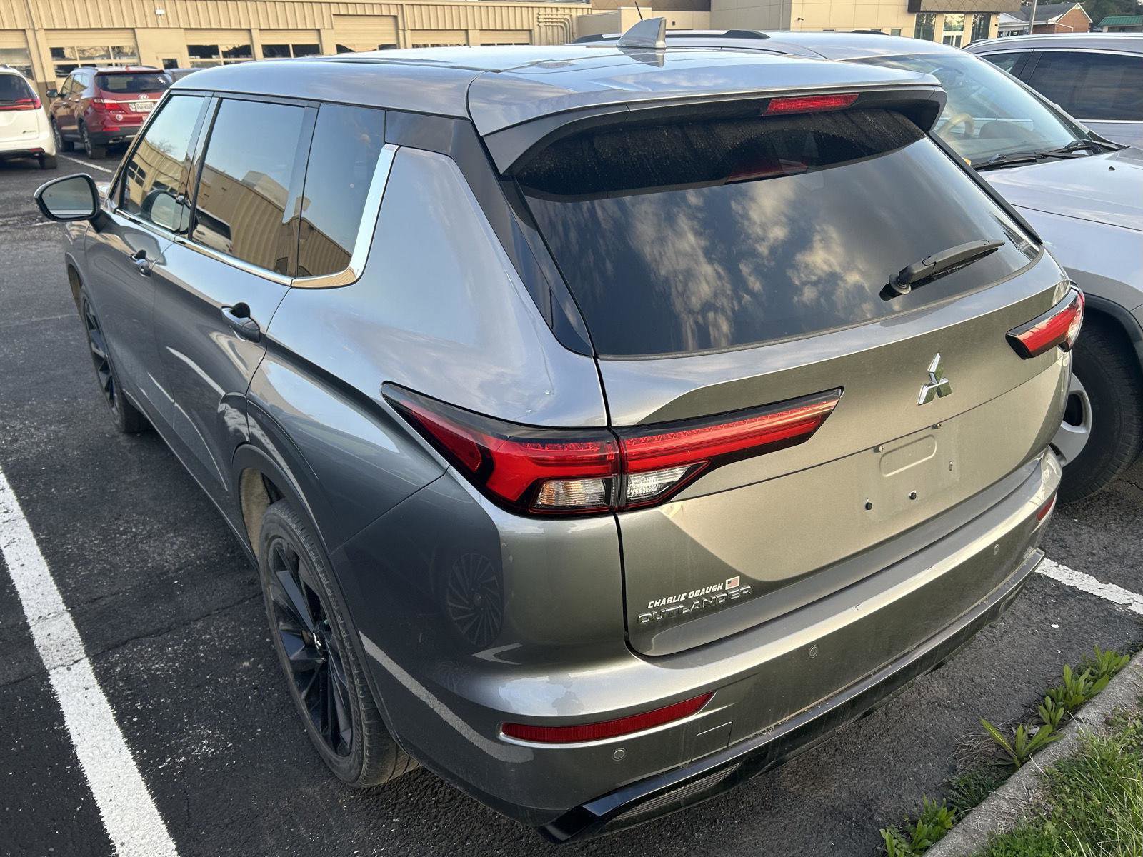 Used 2022 Mitsubishi Outlander SEL Black Edition image 2