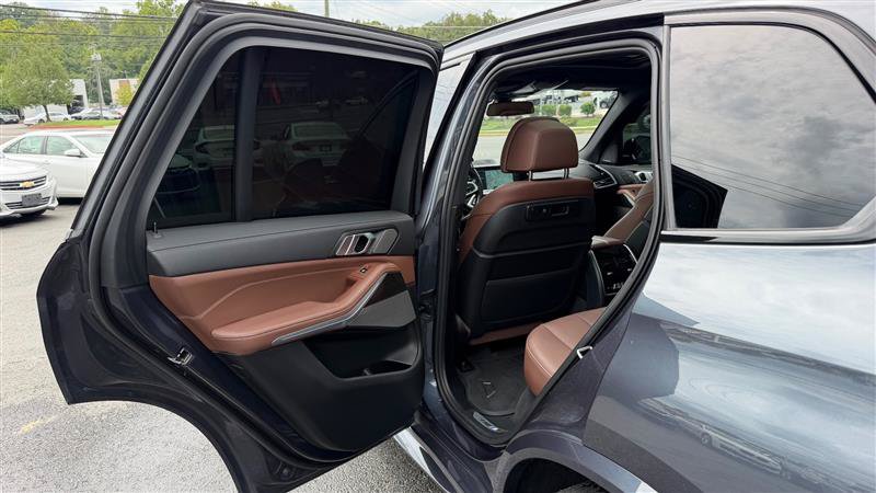 Used 2022 BMW X5 M50i AWD/4WD image 48