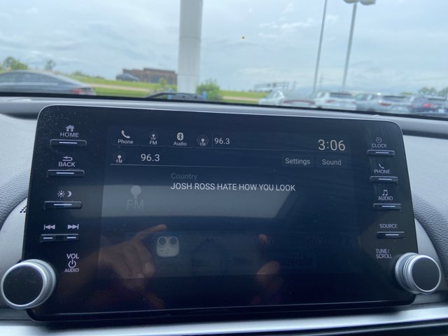 Used 2018 Honda Accord EX image 32