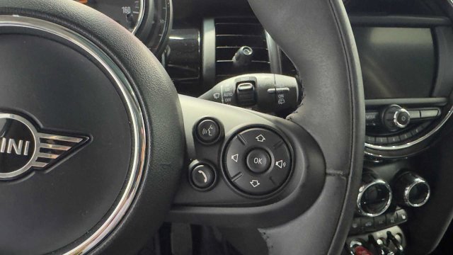 Used 2019 MINI Cooper 4-Door Hardtop w/ Signature Upholstery Package FWD image 29