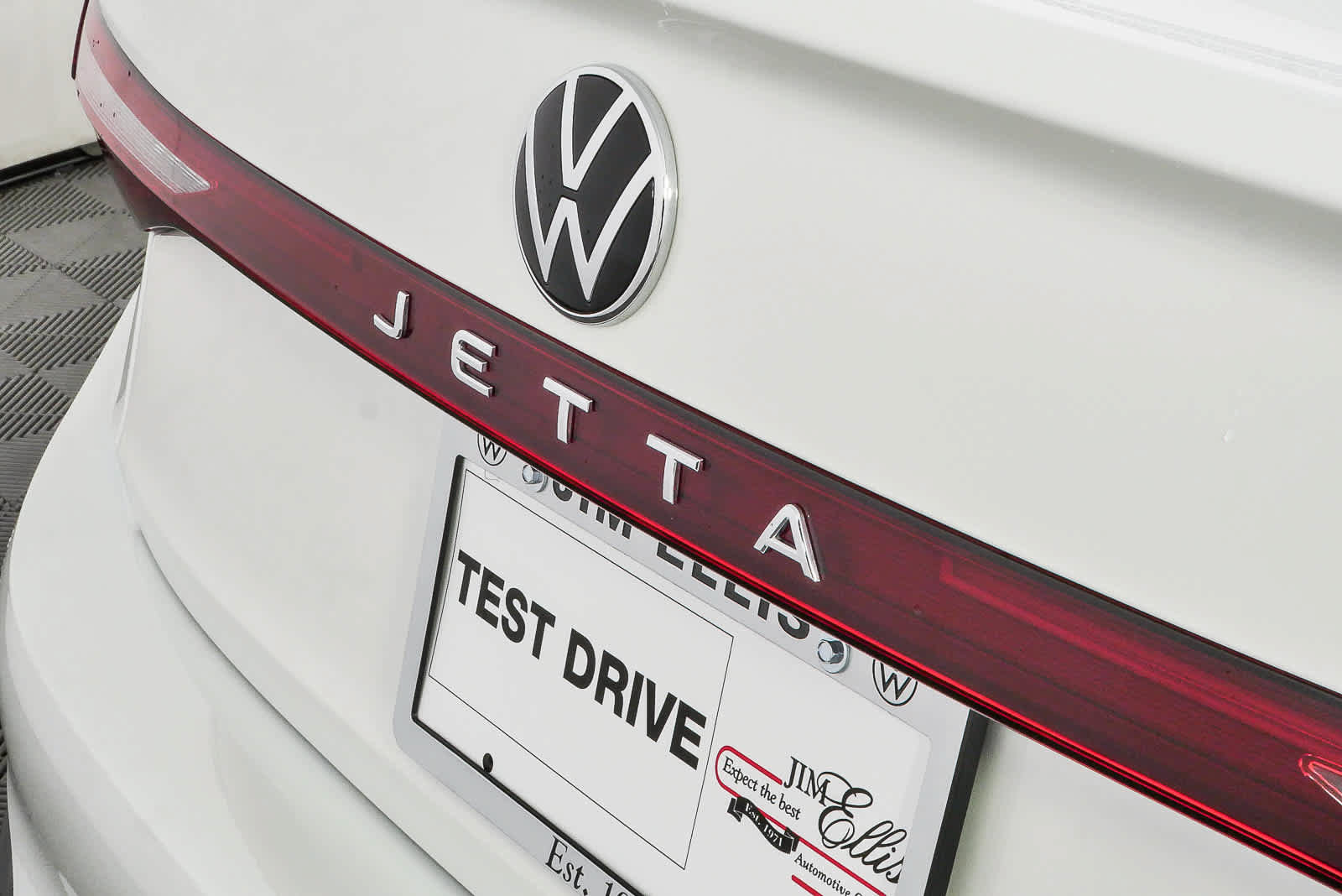 Certified 2025 Volkswagen Jetta SE FWD image 36