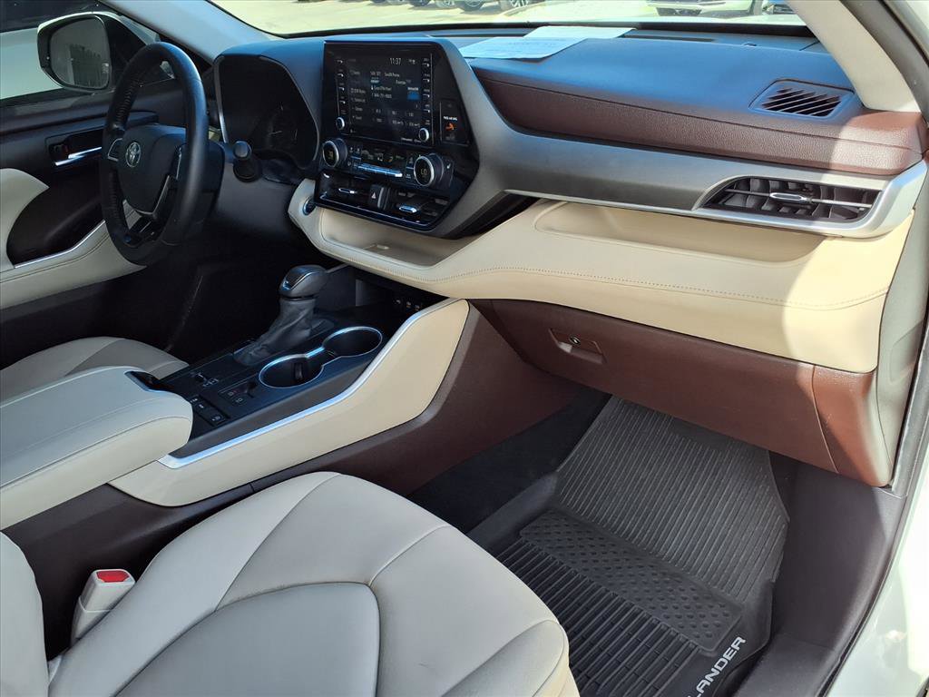 Used 2020 Toyota Highlander XLE image 10
